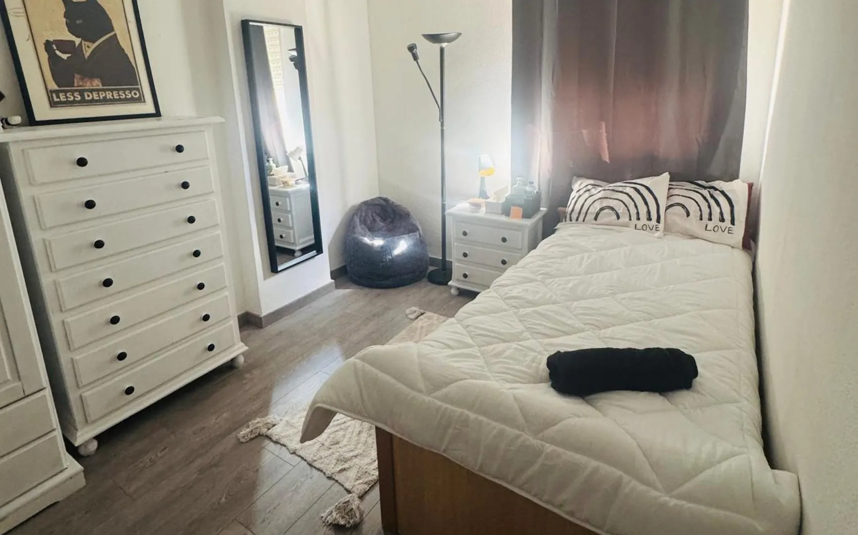 Privat bolig Cozy Private Room Near Beach - Females Only Málaga